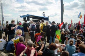 Blockade einer Rheinbrücke in Bonn (Brückentechnolgie) knapp 11.00 Demo-Teilnehmer/innen in Bonn
